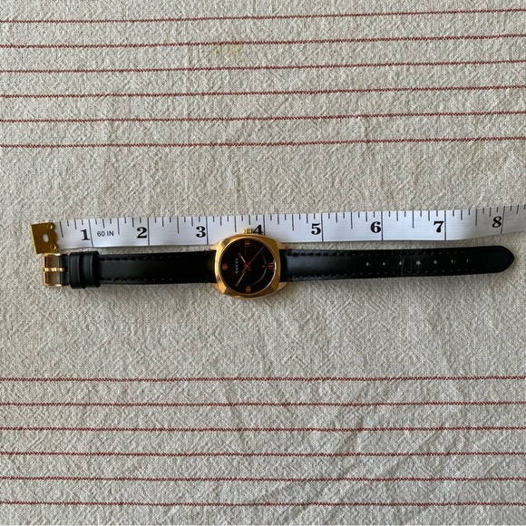 Authentic Gucci GG2570 Women’s Watch - 29 mm Gold and Black - Picture 4 of 10